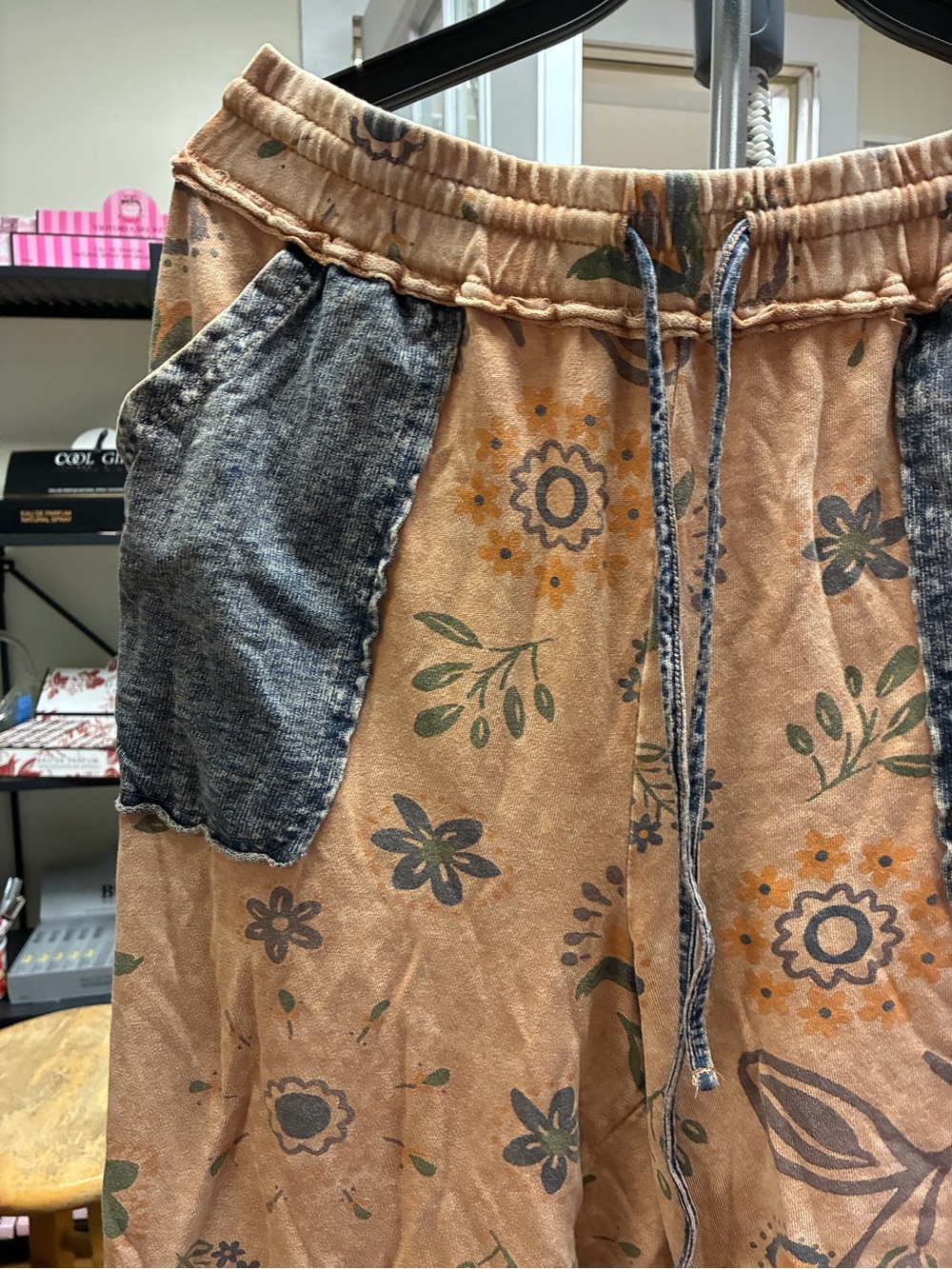 Easel Brown Floral Lounge Sweatpants with Charcoal Patch Details 2x Women - Picture 8 of 12